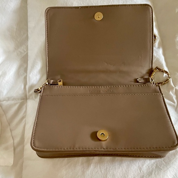 Badgley Mischka Vegan Leather Crossbody Purse, Taupe, Quilted, Gold Chai… - Picture 5 of 8